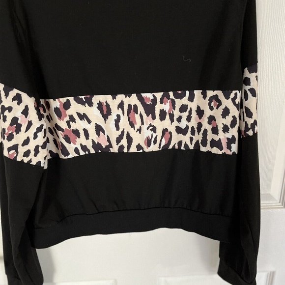BLACK SHIRT WITH LEAPARD STRIPES ON SLEEVE &MIDDLE Size M - Picture 4 of 7